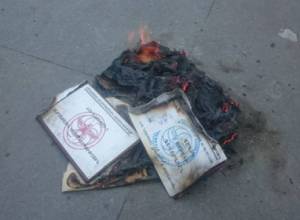 HHK member burns his party ticket