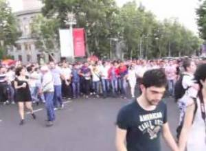 Այս պահին երթ դեպի Բաղրամյան փողոց
