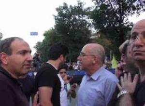 #ElectricYerevan:  Protesters blockaded on Baghramyan Avenue