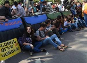 Valeri Osipyan to protester: Do not say heartbreaking things!