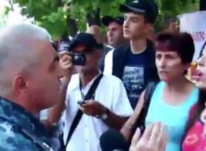 Police begin dismantling dumpsters in Baghramyan Avenue