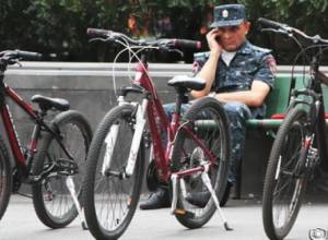 Protesters to Deputy Chief of Yerevan Police: “Osipyan, go away!”