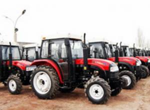 Премьер-министр предлагает подарить тракторы сельчанам