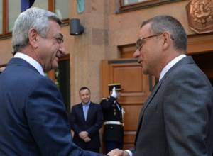 Serzh Sargsyan sends a congratulatory message to President of the French Republic