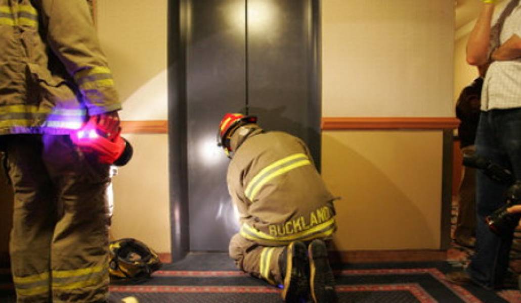 zastryavshie-v-lifte-2653-397x265