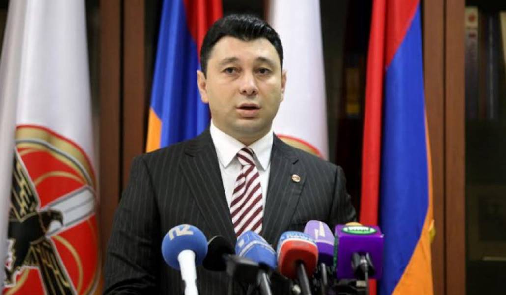 718e162a3c496e1fb9bce29ff472772c