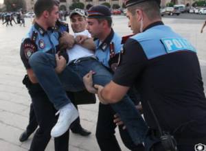 Почему не может стоять около здания РПА, когда иранцы каждый вечер там