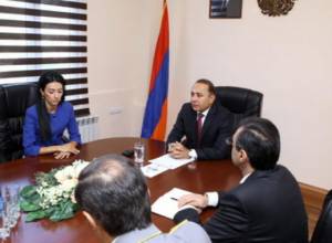 Премьер-министр представил новоназначенную министр