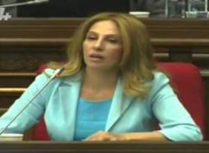 Микрофон Заруи Постанджян опять отключили