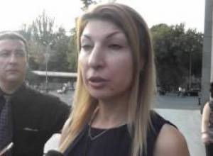 Անի  Զախարյանը սպասում է բացիկի՝ «Ոչ»-ի ճակատին միանալու կամ չմիանալու համար