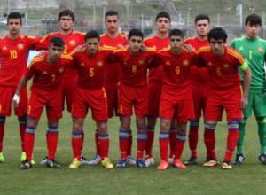 Футбольные сборные Армении разделились