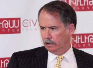 Дж. Эванс: "Улицы Европы и Америки не вымощены золотом”