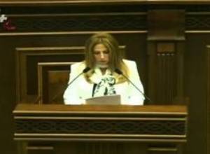 Փոքր Մհերին հանում ենք քարանձավից