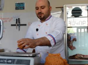 Organic Halal Meat: Customers from Aleppo continue to buy meat from butcher Hakob in Yerevan