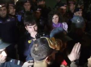 Во время шествия происходят столкновения между полицией и участниками