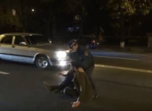 Активистов подвергли приводу около резиденции