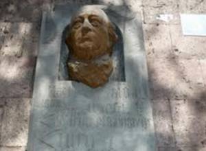 Son of famous Armenian poet has to sell his father's archive