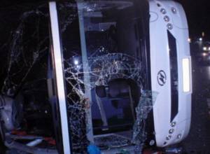 Three injured as minibus falls into ravine in Armenia