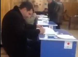 Observer: “The dead and the absentee cast their vote”