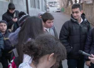 Մենք տխուր ենք. աշակերտները պահանջում են իրենց ուսուցչին   
