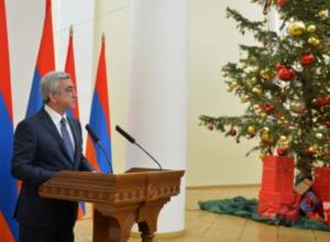 Serzh Sargsya receives media representatives, congratulates them on upcoming holidays