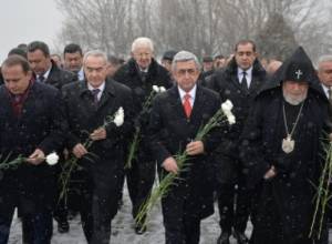 Armenia's top brass visits Yerablur Pantheon