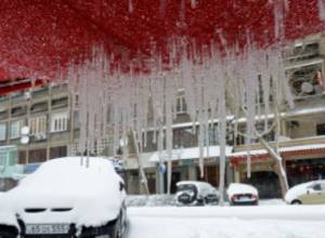 Շինությունները ձյան ծանրությունից թուլացել և կախվել են