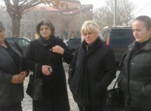 Զոհված զինծառայողների մայրերը շարժվեցին դեպի նախագահական