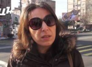 Իրավապաշտպանն ու ծնողները ոստիկանական շղթայում