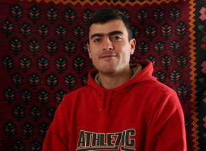 Ինչպես Գյումրին ունեցավ Ձմեռ պապ, արևային համակարգ, սահադաշտ. երիտասարդները ցույց են տալիս ձևը