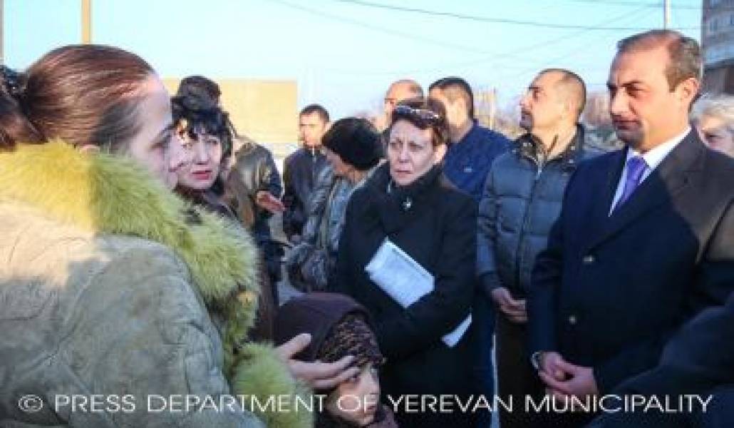 նազզ
