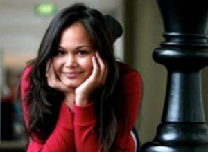 Супруга Левона Ароняна дарит ереванцам еженедельную газету