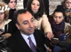 Հրայր Թովմասյանը պատասխանեց լրագրողների հարցերին
