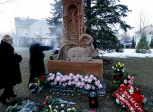 Խաչքար՝ Վահագն Հովնանյանի հիշատակին
