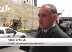 Երևանի կենտրոնում փլուզվել է  15 մետրանոց պատը