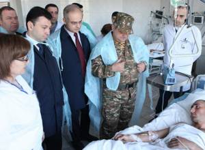 Armenian parliamentarians visit wounded soldiers in Yerevan hospital