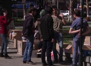 Քաղաքացիները փորձում են թիկունքից օգնել