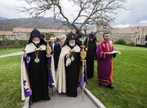 Կաթողիկոսներ. Մենք զինված ենք հավատքով, մշակույթով ու զենքով