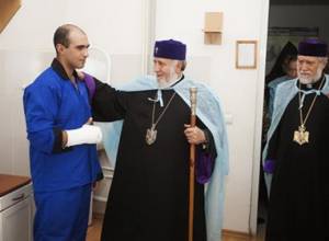 Ամենայն Հայոց և Մեծի Տանն Կիլիկիո Կաթողիկոսները  այցելեցին հոսպիտալ