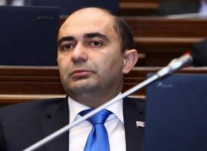 Edmon Marukyan presents Russian delegates consequences of Russian weapons