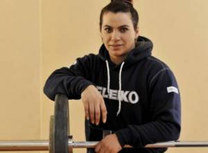 Hripsime Khurshudyan wins gold at European Weightlifting Championships