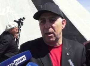 Կուսակցական դրոշակները վայր դնել. Արա Գևորգյան