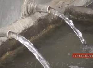 Մարդիկ ճարահատյալ խմում են ջրհորի ջուրը