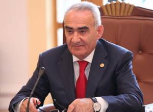 Galust Sahakyan congratulated on World Press Freedom Day