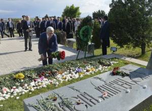 Serzh Sargsyan visits Yerablur Yerablur Military Pantheon