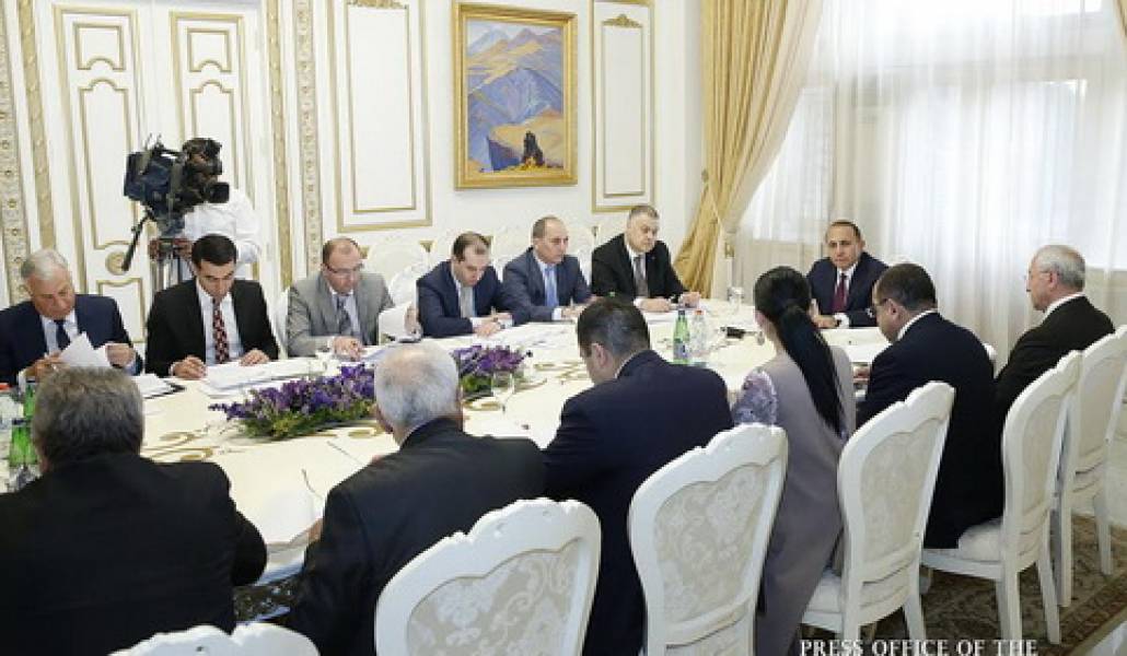 70d5dba0-6508-4b37-9046-a70de1b12ddd