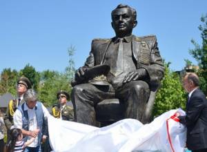 Monument to USSR Marshal Hamazasp Babajanyan unveiled in Yerevan