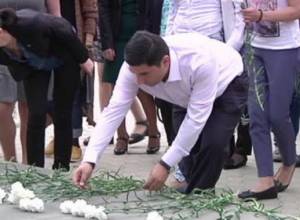 Young people from Armenia and Artsakh visit Yerablur Pantheon