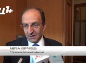 Ինչու է Բաբաջանյանը նստած աթոռին և ինչու է Նժդեհը նման Պետրոս 1-ինին