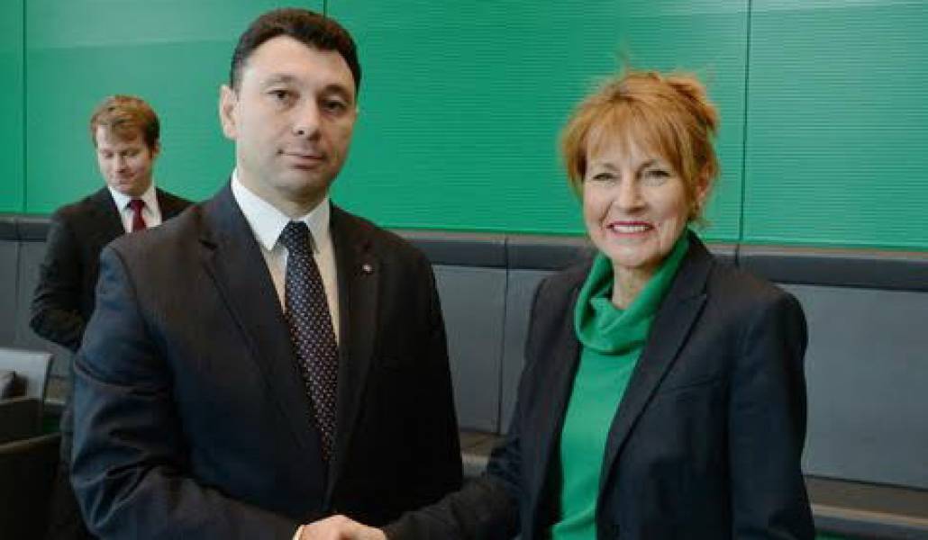 c08c508f-fefd-4fba-b8d6-dc3b7db43fb3